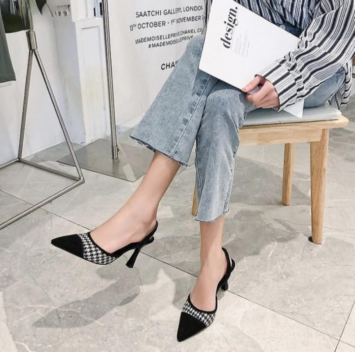 Strap heel